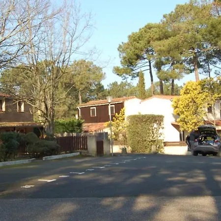 Maison Avec Jardinet, Piscine Commune A Ocean Дом отдыха Лакано