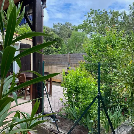 Дом отдыха Maison Avec Jardinet, Piscine Commune A Ocean Лакано