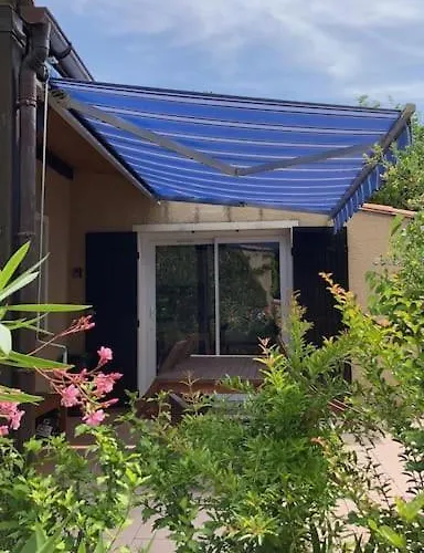 Maison Avec Jardinet, Piscine Commune A Ocean Лакано