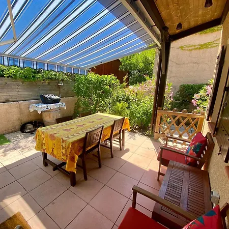 Maison Avec Jardinet, Piscine Commune A Ocean 別荘 *